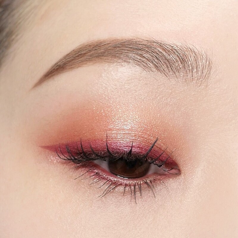 やわらかな春光の下に映える、メロウなピンクメイクのSTAFF REVIEW