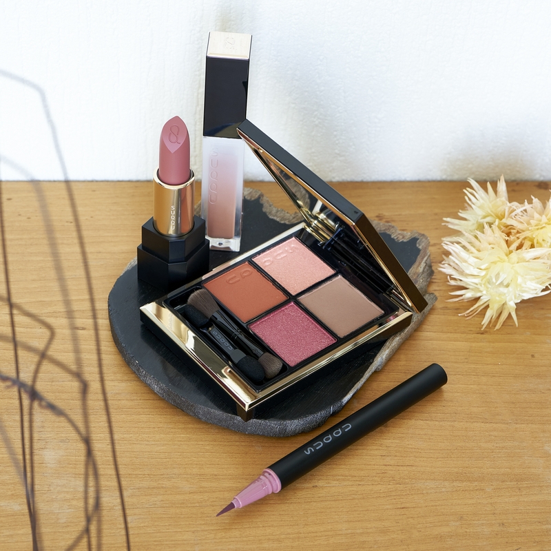 甘さと大人っぽさのバランスが絶妙なピンク×ブラウンメイクのSTAFF