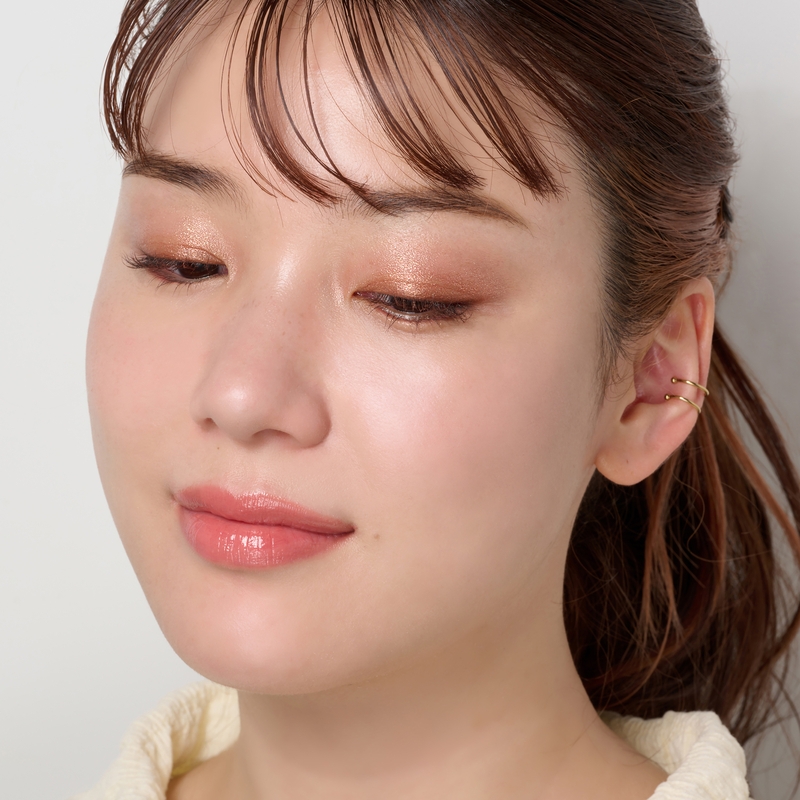 素の唇の色を活かしたピュアなピンクオレンジメイクのSTAFF REVIEW