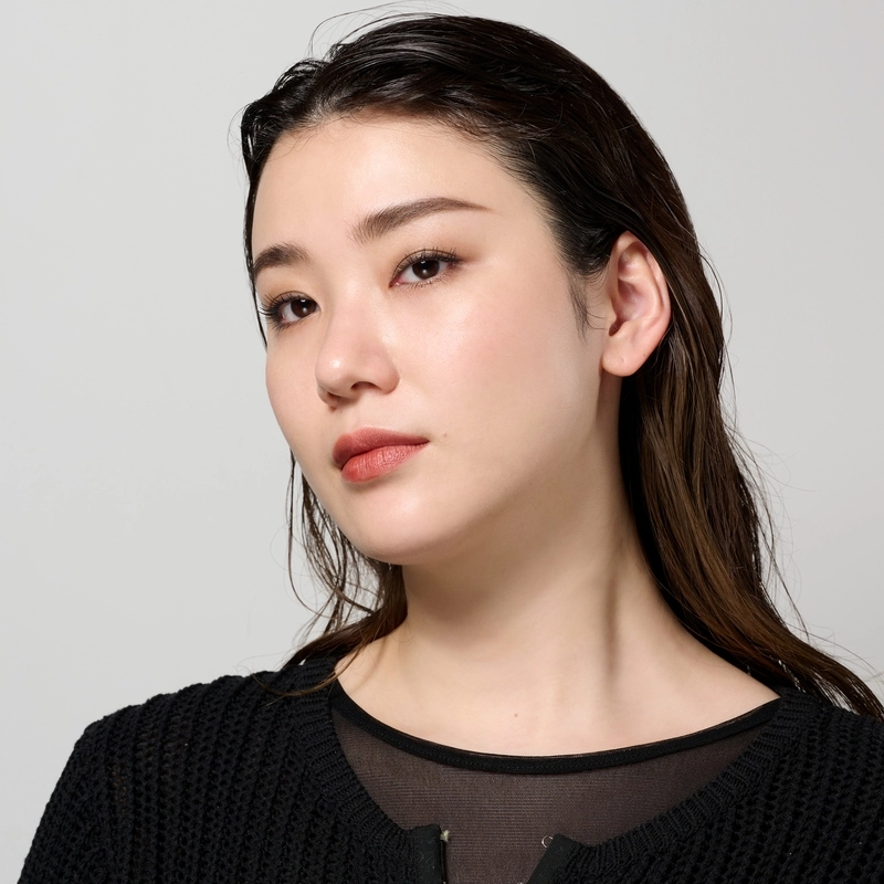 自身を表現する、精巧で洗練された大人眉へ SUQQUの新