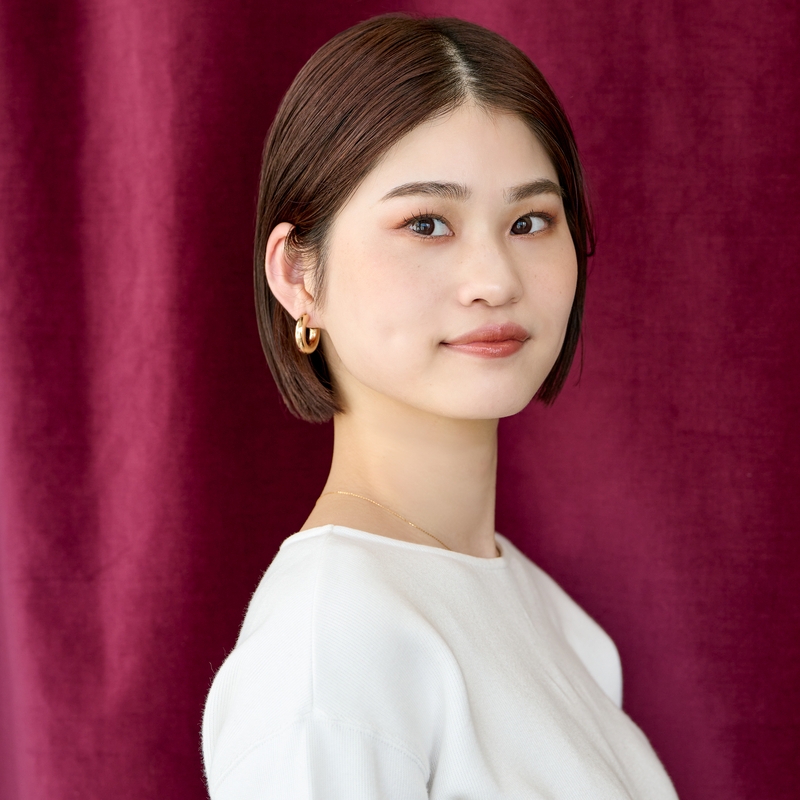 豊かなカラーを楽しむ、秋のこなれ旬顔メイクのSTAFF REVIEW