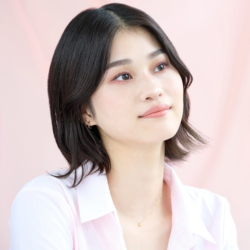 春の訪れを告げるやわらかで儚げな桜メイク | スナップ詳細 | SUQQU