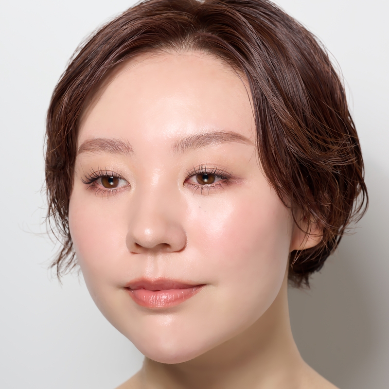 フレッシュな艶肌が続く春夏ベースメイクのSTAFF REVIEW