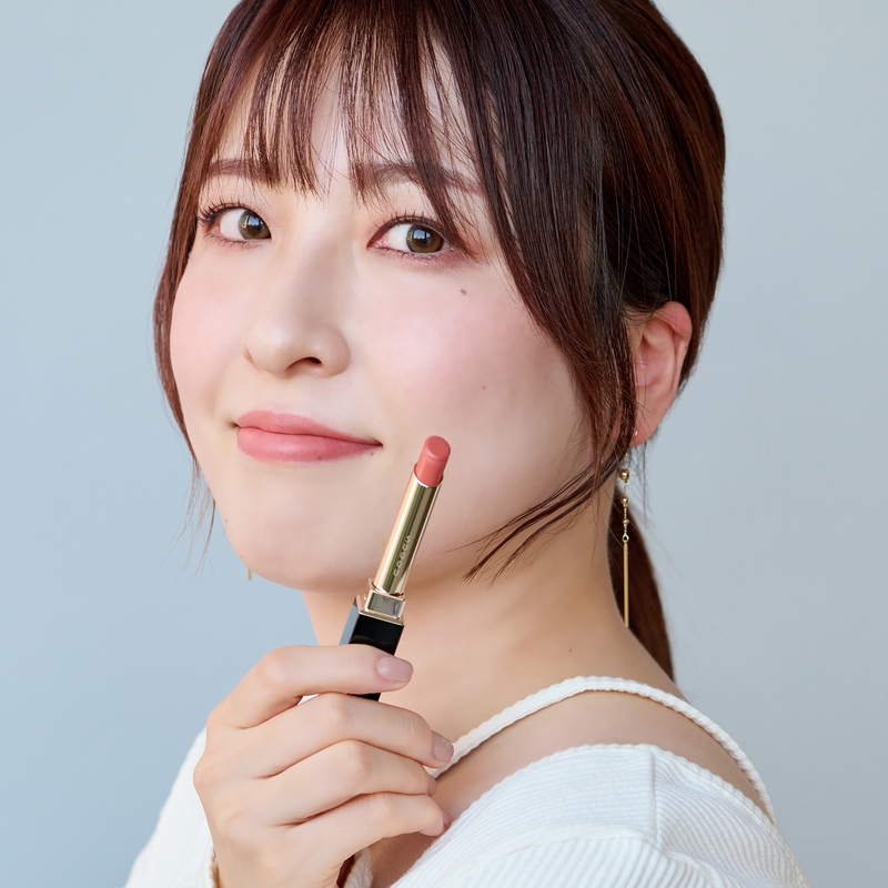 お花見に映える華やぎ桜メイクのSTAFF REVIEW | スナップ詳細 | SUQQU