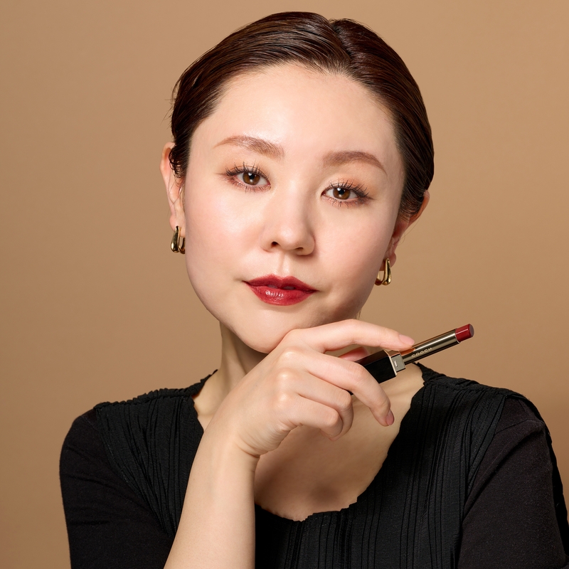 洗練を添える、大人の赤リップメイクのSTAFF REVIEW | スナップ詳細