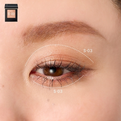 洗練を添える、大人の赤リップメイクのSTAFF REVIEW | スナップ詳細