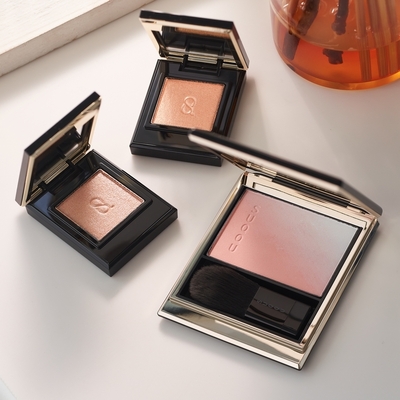 大粒パールで濡れ艶感を纏う、ベージュアイシャドウのSTAFF REVIEW