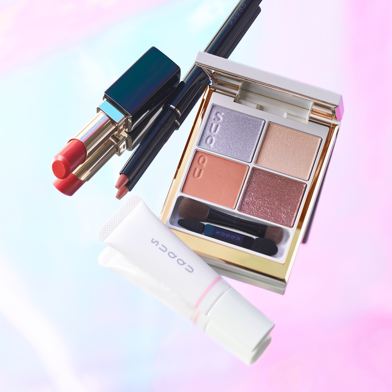 温かみと艶に満ちた、多幸感溢れるホリデーメイクのSTAFF REVIEW