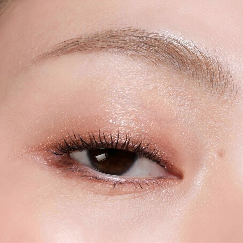 多幸感を纏う、アプリコットカラーのホリデーメイクのSTAFF REVIEW