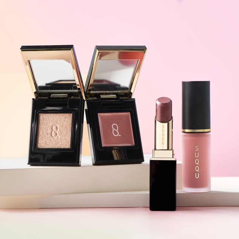 質感の異なる煌めきを愉しむ、大人のボルドーメイクのSTAFF REVIEW