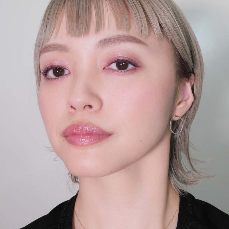 質感の異なる煌めきを愉しむ、大人のボルドーメイクのSTAFF REVIEW