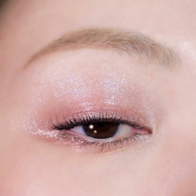 質感の異なる煌めきを愉しむ、大人のボルドーメイクのSTAFF REVIEW