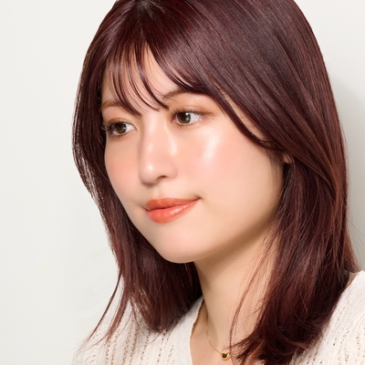 誰でも簡単にニュアンスチークを表現できる新ブラッシュのSTAFF REVIEW