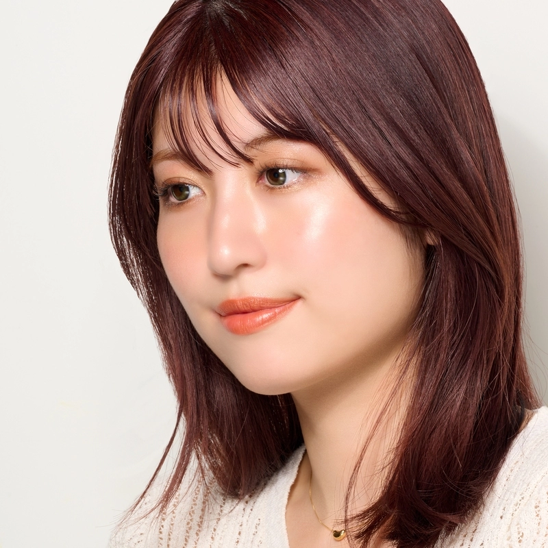 体温を感じさせる、冬のレッドブラウンメイクのSTAFF REVIEW