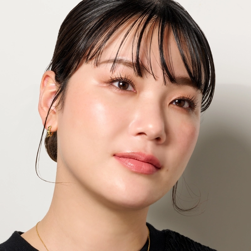 ホリデーシーズンにふさわしい、温もりあふれるメイクアップ