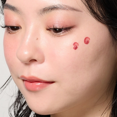 コンプレクション フェイス カラー 05 棘苺 - TOGEICHIGOのスタッフ